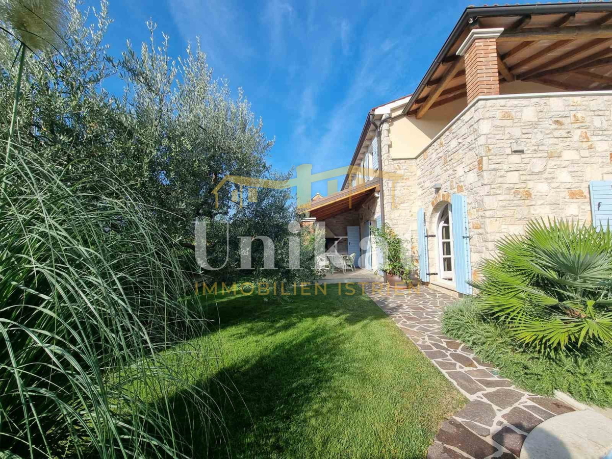 Dvojna hiša v istrskem slogu